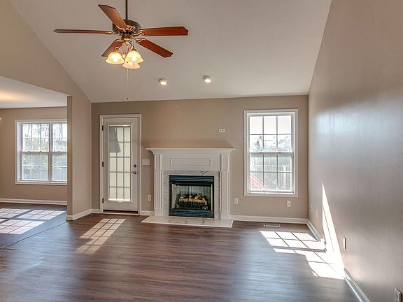 5th image of 822 Samantha Ln
