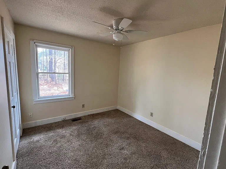 102 Madrid Ct — Photo 5