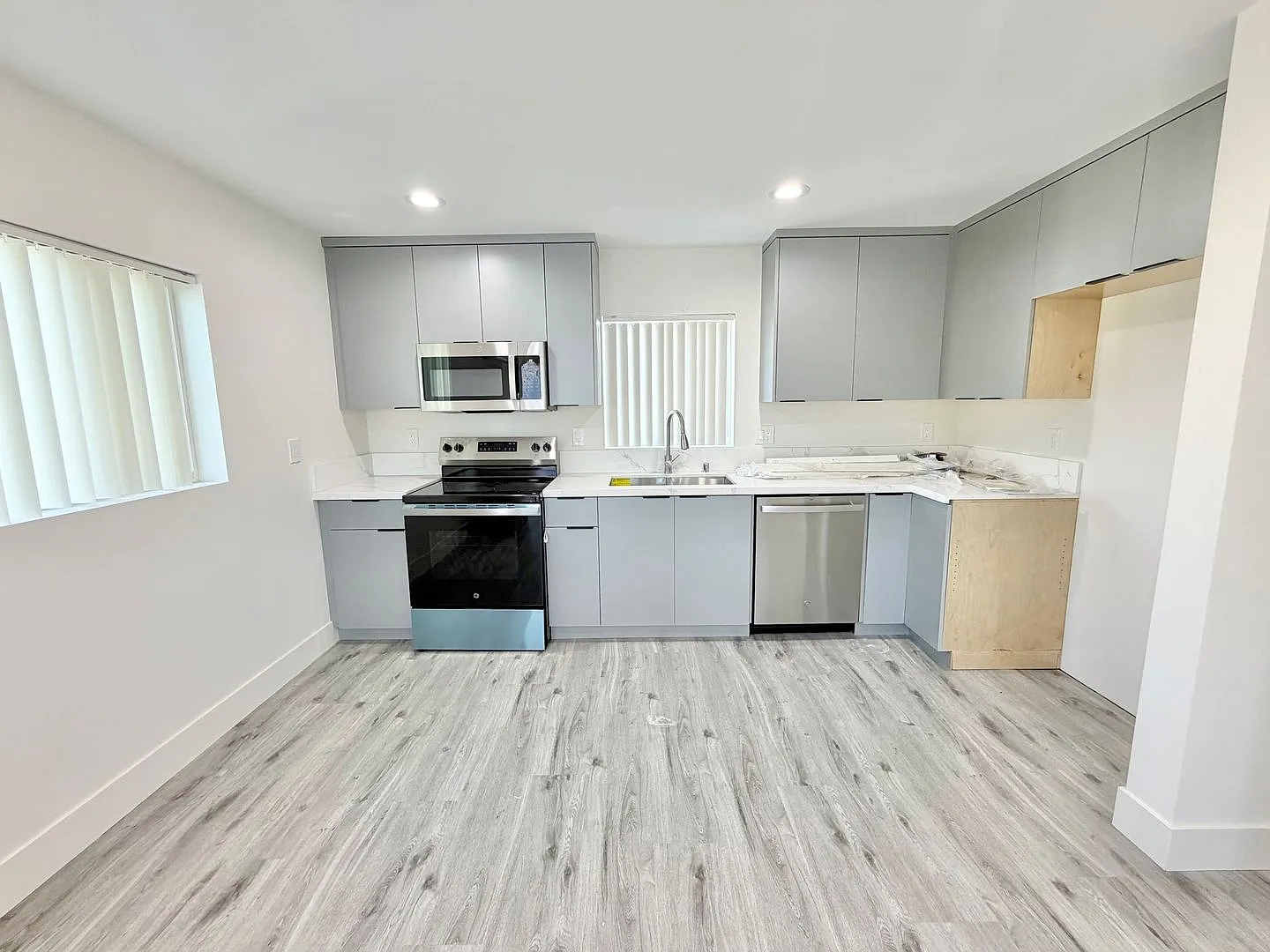 1323 W 91st St — Photo 3