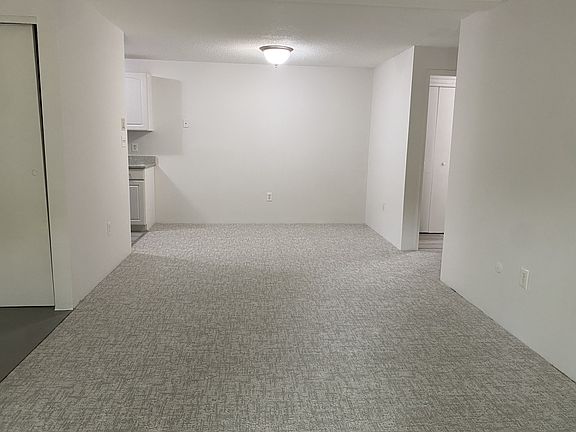 4th image of 27 Village Rock Ln APT 19