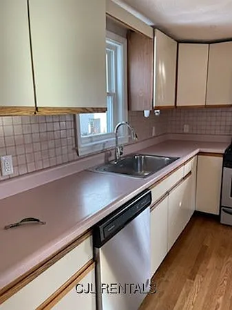 21 Woburn St — Photo 17