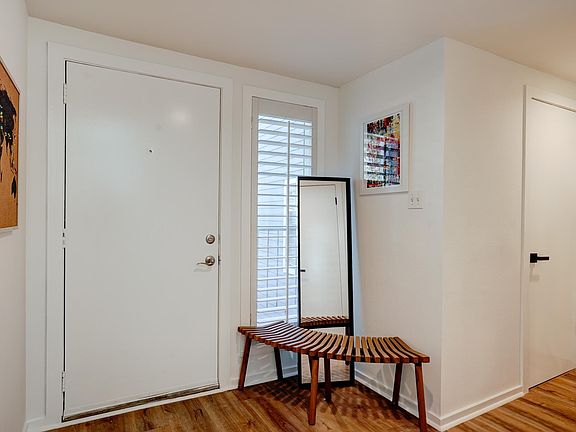 5th image of 606 W Lynn St APT 7