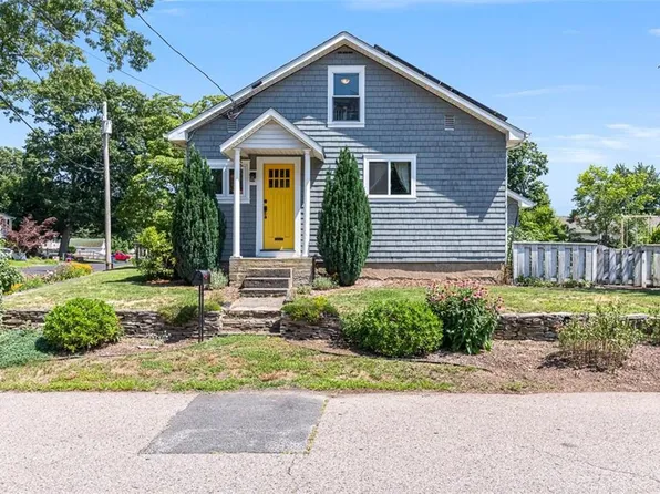 10 Wannisett Ave E, Riverside, RI 02915