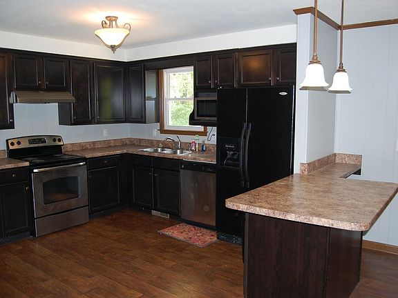 4th image of 325 Harold Dr