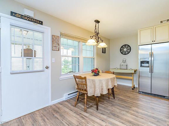 5th image of 945B Aberdeen Dr #1002