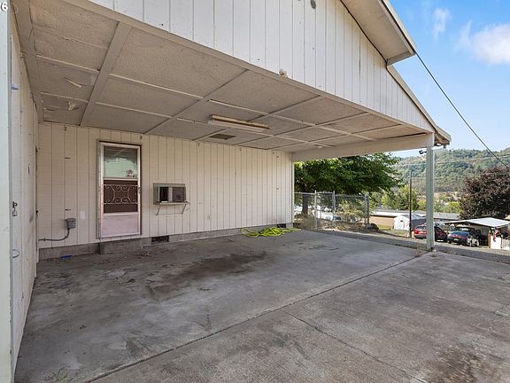 3rd image of 4545 Ridenour St