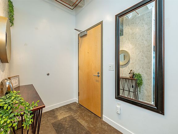 4th image of 112 11th St APT 308