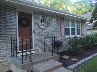 204 NW Donovan Rd, Lees Summit, MO 64063