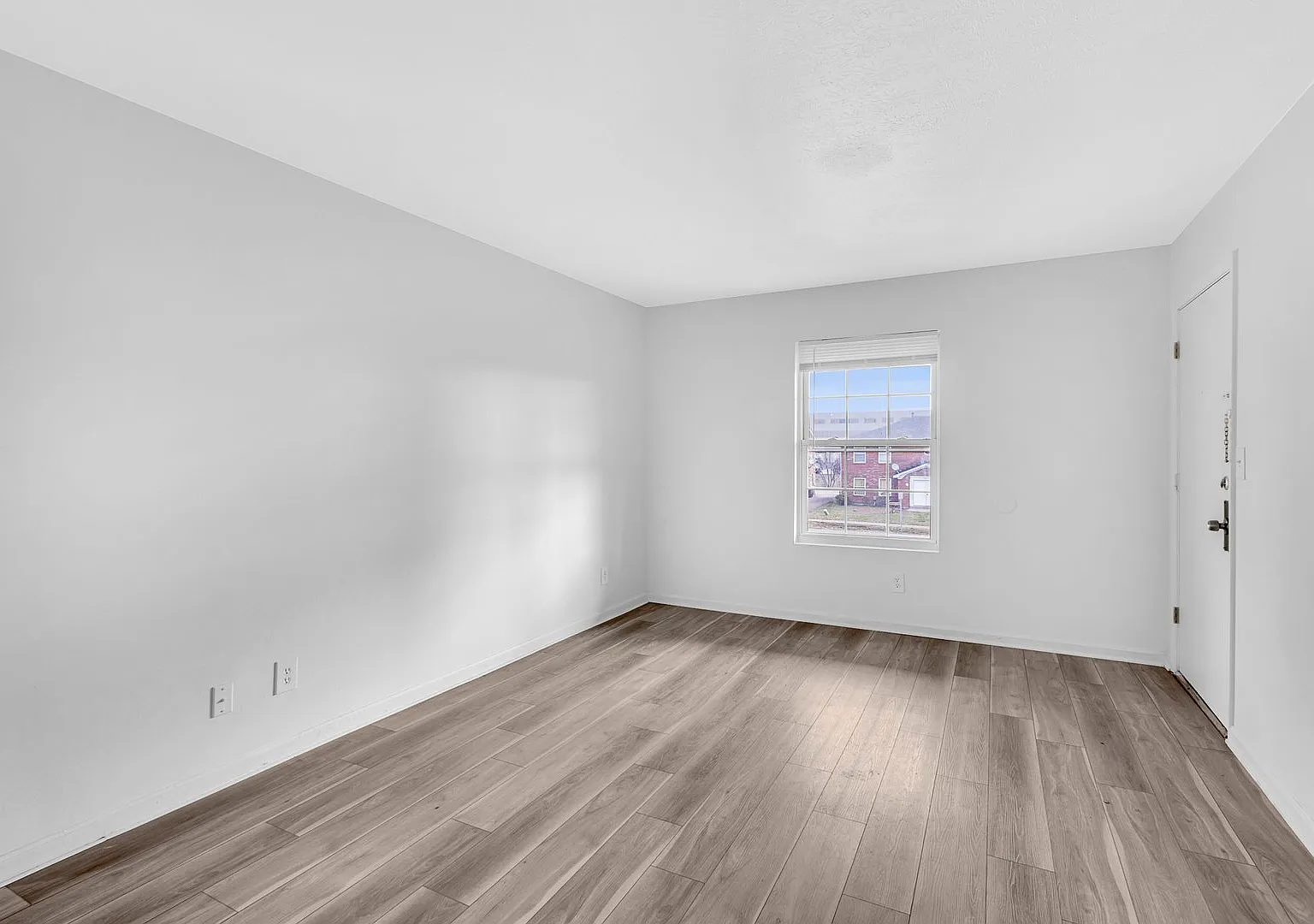 Yorktown Apartments — Photo 2