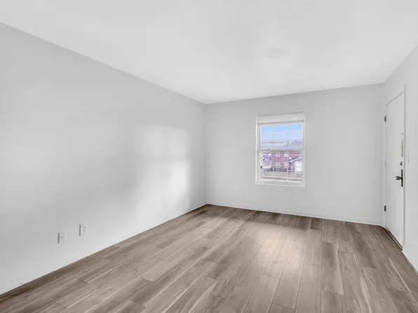 Yorktown Apartments, 601-603 Revolutionary Rd #Ii-06, Louisville, KY 40214