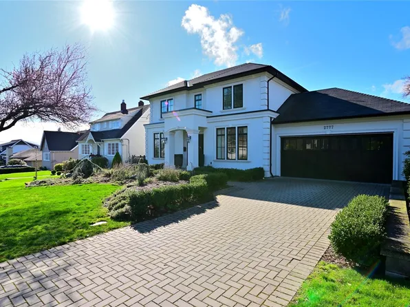 2777 Dewdney Ave, Oak Bay, BC V8R 3M3