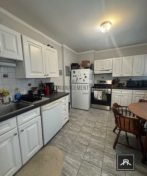96 Strathmore Rd #2 — Photo 24