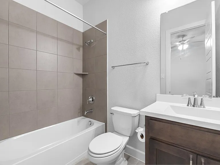 500 Samaritan Dr — Photo 36
