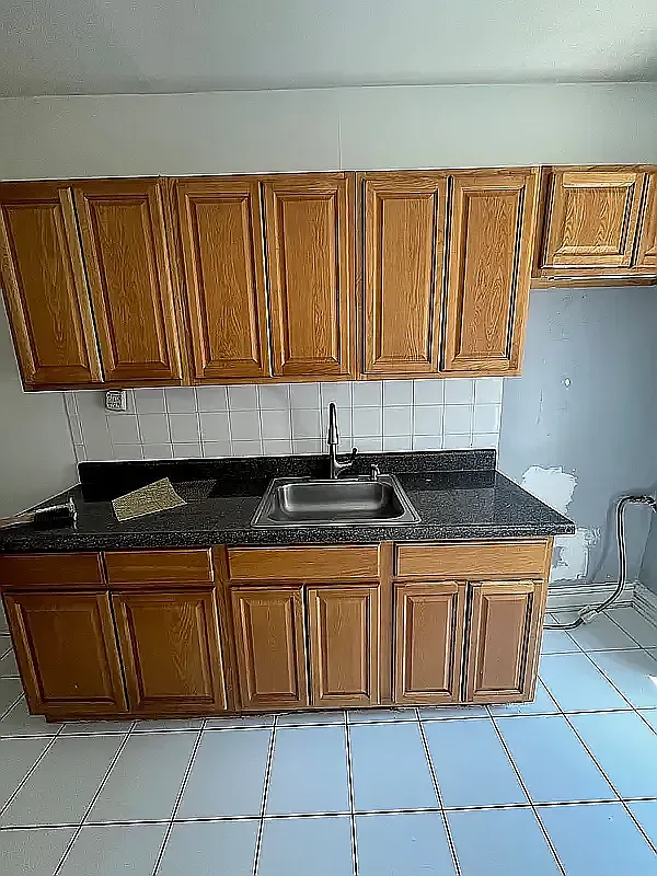 3310 Avenue H — Photo 4