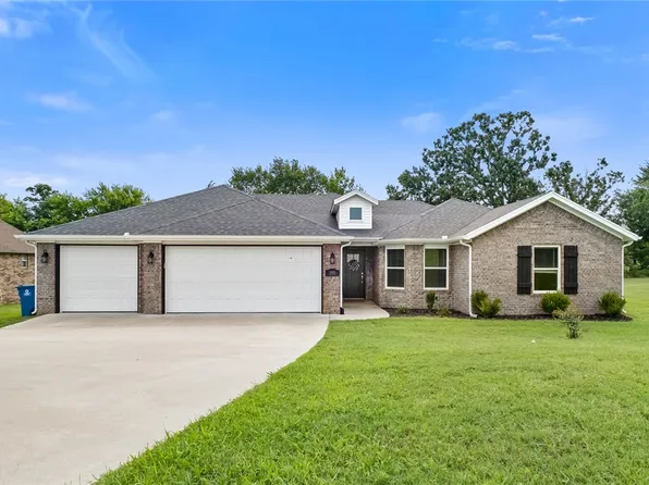 100 Lion Dr N, Gravette, AR 72736
