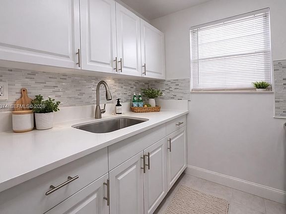 4th image of 400 NE 1st St #108