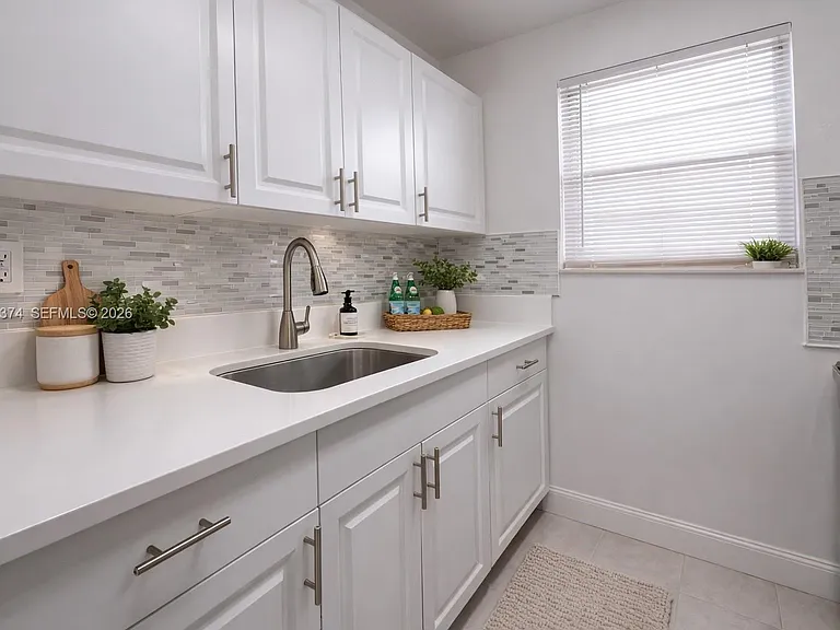 400 NE 1st St #108 — Photo 4