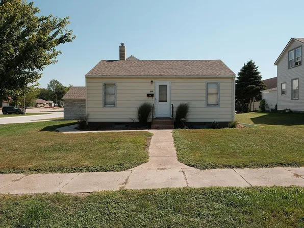 452 1st Ave NW, Sioux Center, IA 51250