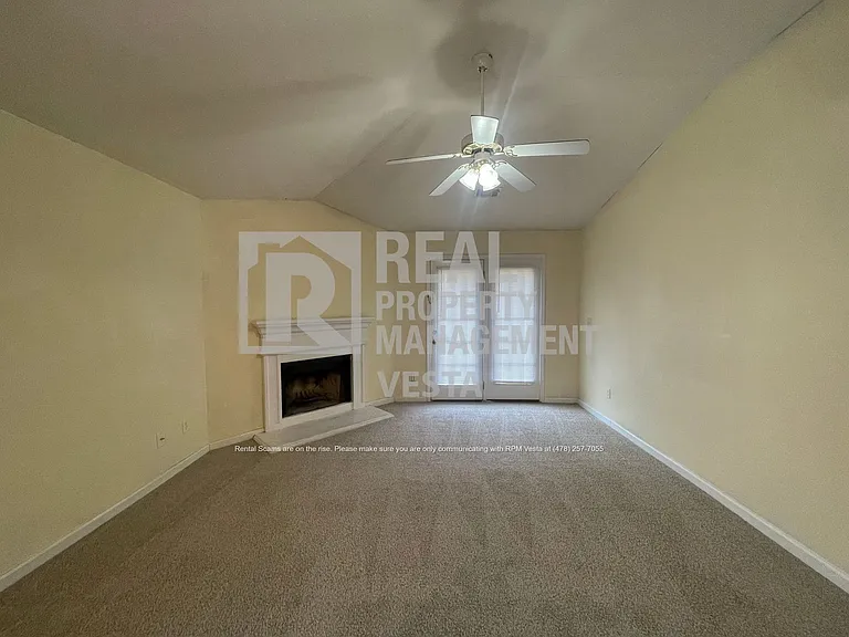 451 Crabapple Pl — Photo 2