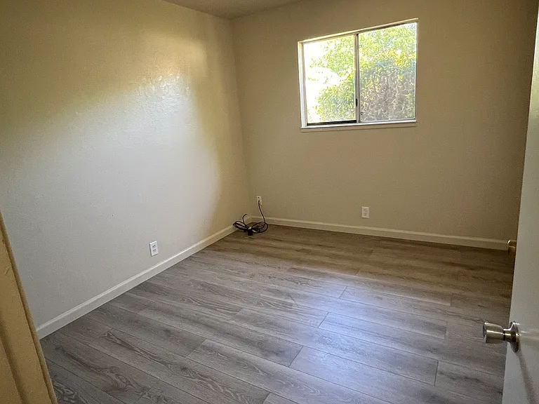 2418 N Edwards Ave #3 — Photo 7