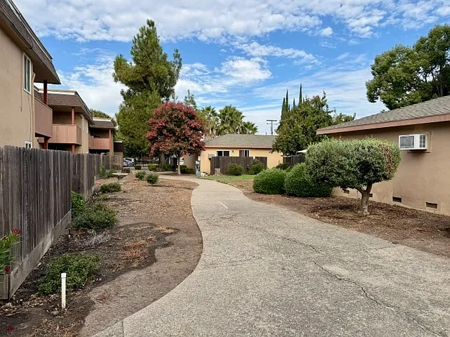 Lincoln Apartments