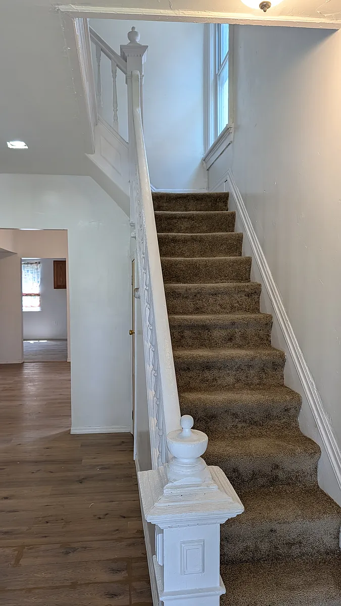 Entryway - 73 Victoria Ave