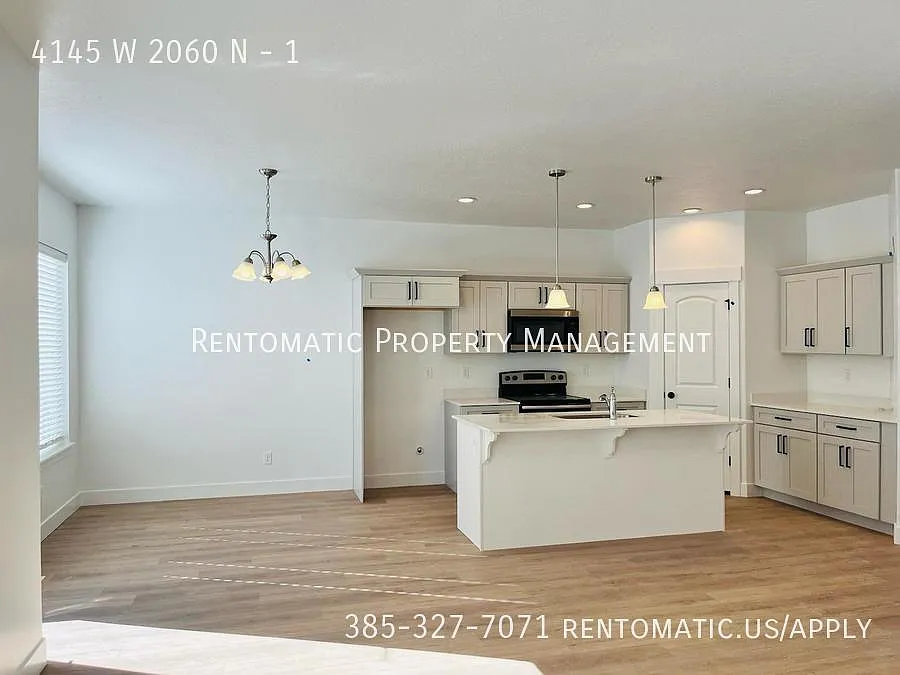 4 bed, 2.5 bath, 2400 sqft, $2,424 — Photo 2