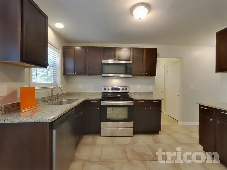 2863 Iroquois Dr — Photo 5