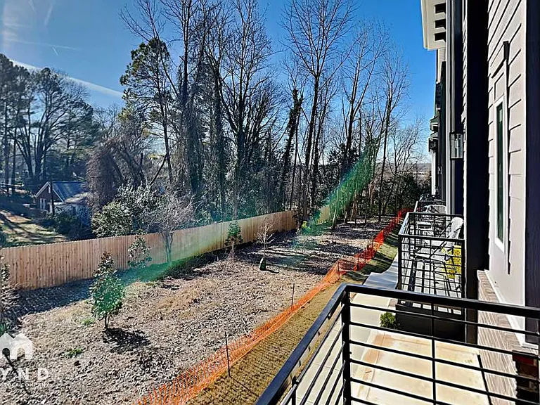 586 W End Dr — Photo 17