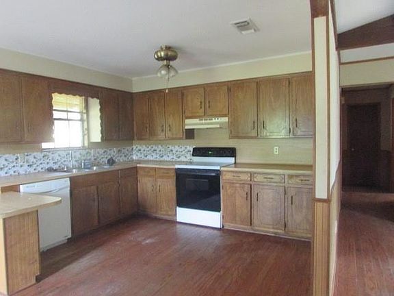 5th image of 204 Christie Rd