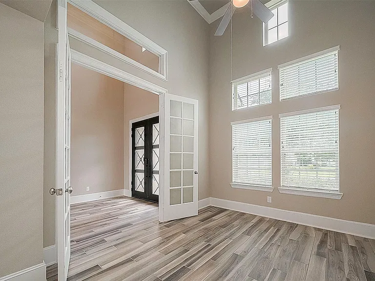 115 N Winter Sunrise Cir — Photo 10