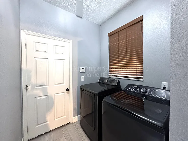 5004 Marbella Isle Dr — Photo 29