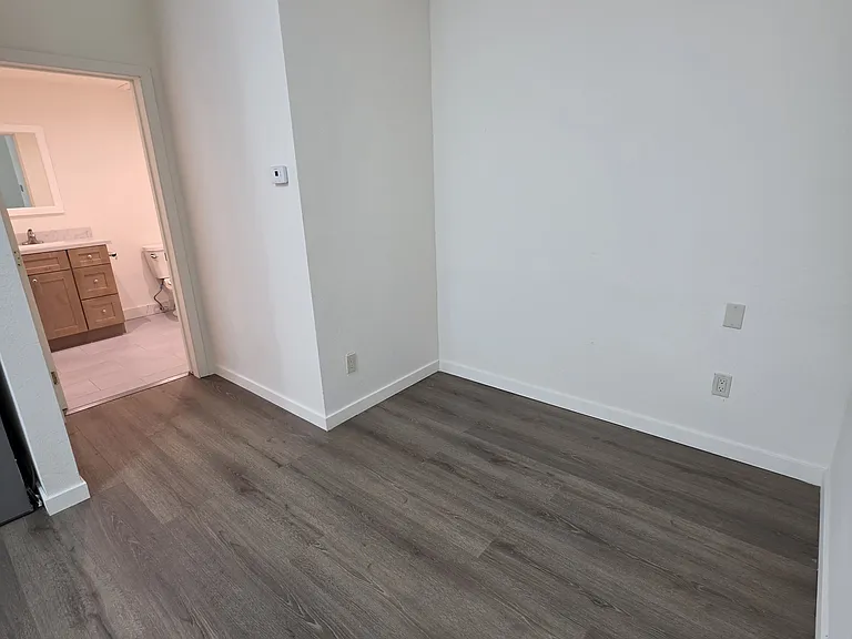 2323 Market St #B — Photo 8