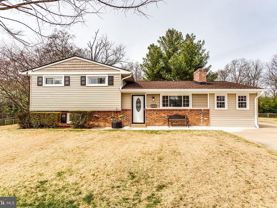1st image of 2616 Woodlawn Ln