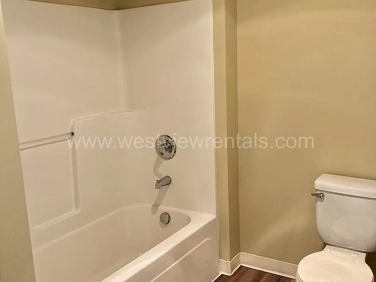 200 E Maple St — Photo 260
