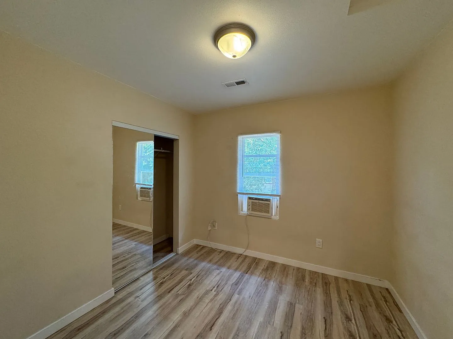 Non-refundable and security deposit total: $1300 — Photo 2