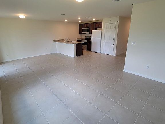 4th image of 4213 NE 22nd Pl
