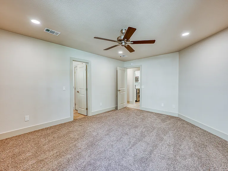 302 Fault Line Dr #B — Photo 22
