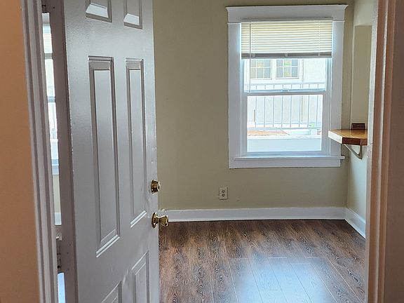 2nd image of 921 E Broadway APT 203