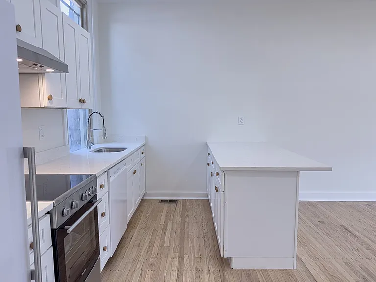 2013 Green St #3F — Photo 10