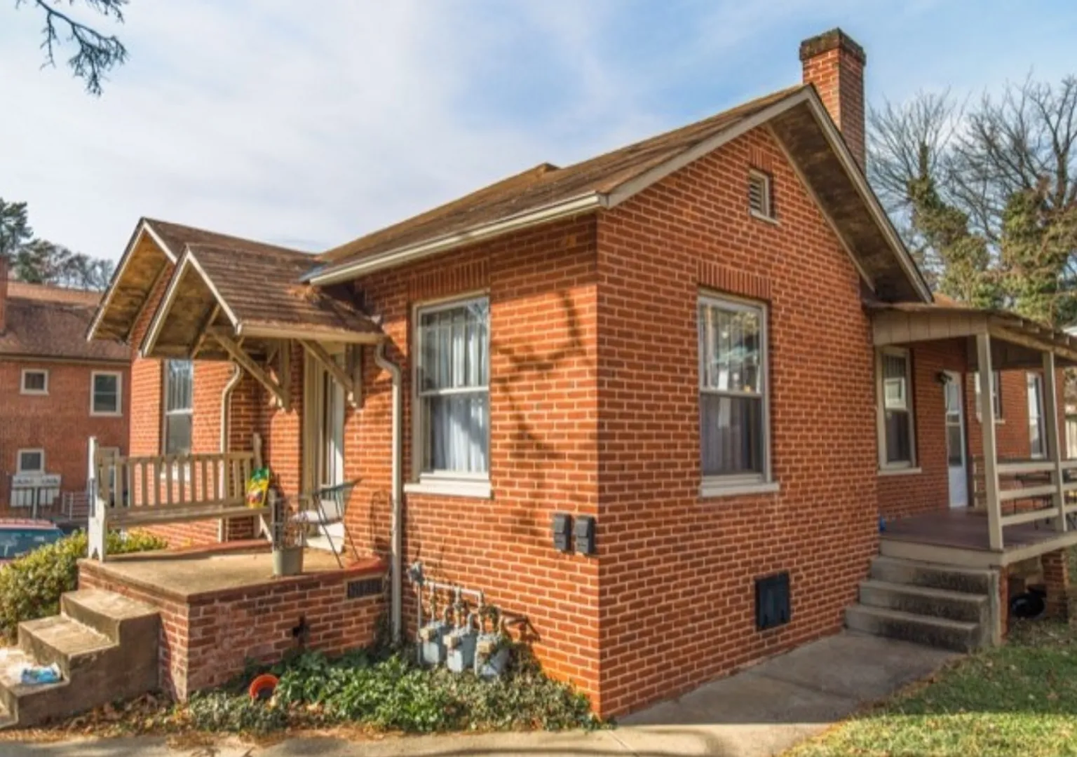 1905 Jefferson Park Avenue Unit B — Photo 1