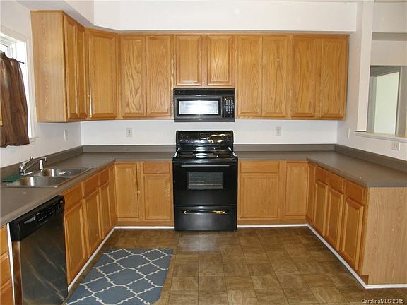 2nd image of 915 Yadkin Ave