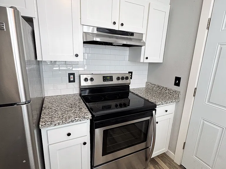 8244 SE Washington St — Photo 21