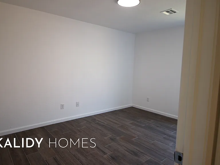 1400 Buena Vista Cir — Photo 16