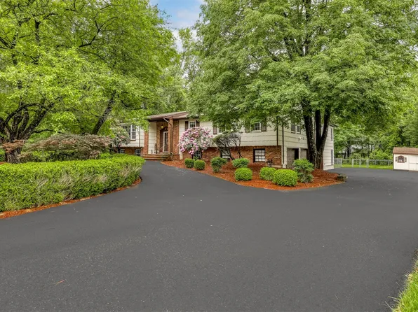 11 Kings Gate Road, Suffern, NY 10901