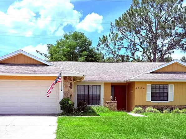 4306 Woodside Manor Dr, Tampa, FL 33624