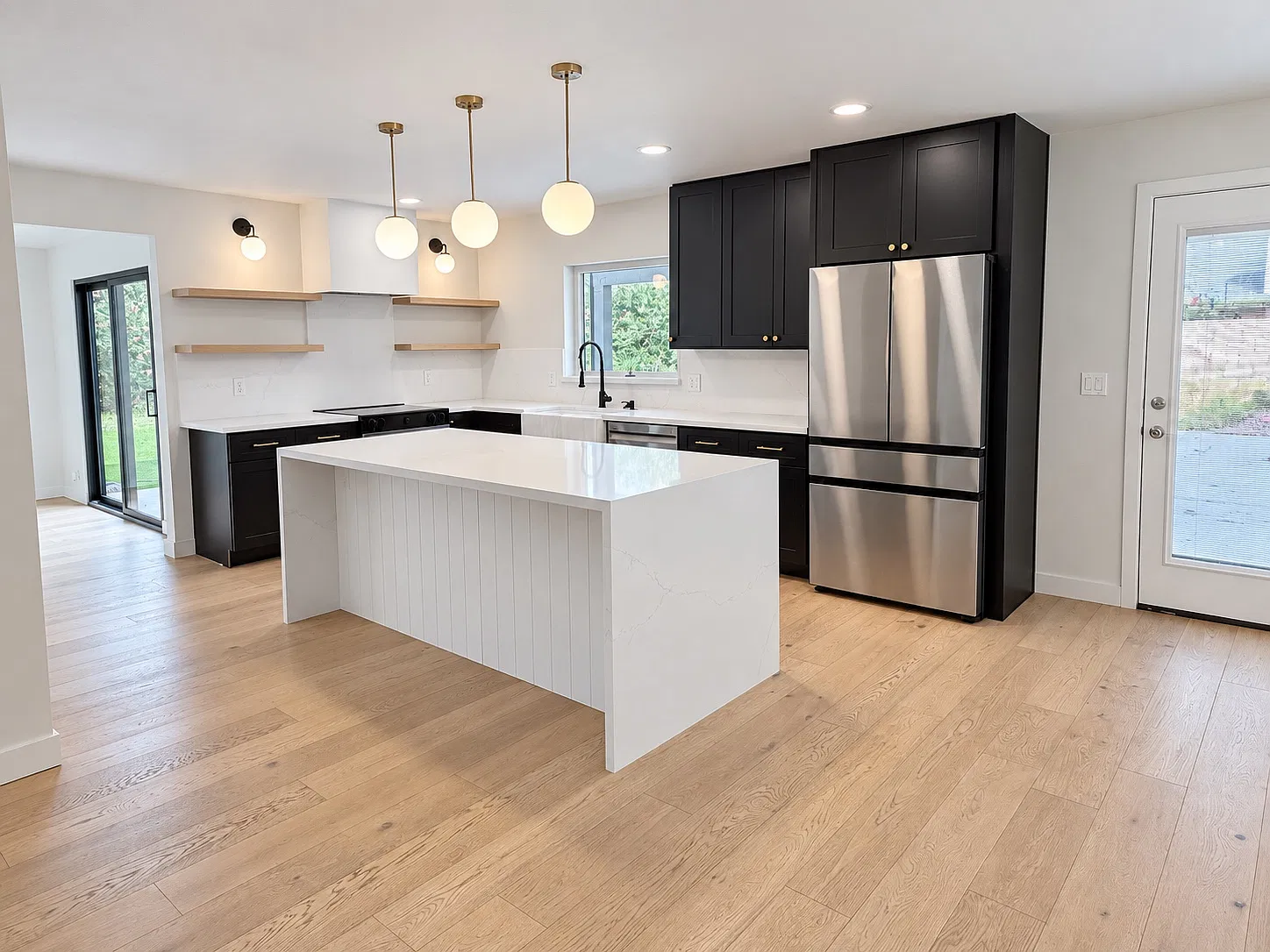 3 bed, 2.5 bath, 1930 sqft, $4,695 — Photo 4