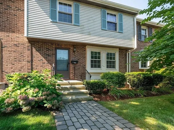 399 Pond St APT E2, Braintree, MA 02184