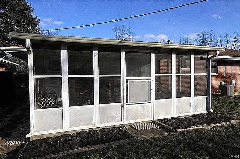 105 Catalpa Dr — Photo 12
