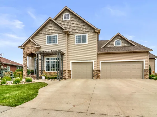 5827 Silverleaf Dr S, Fargo, ND 58104